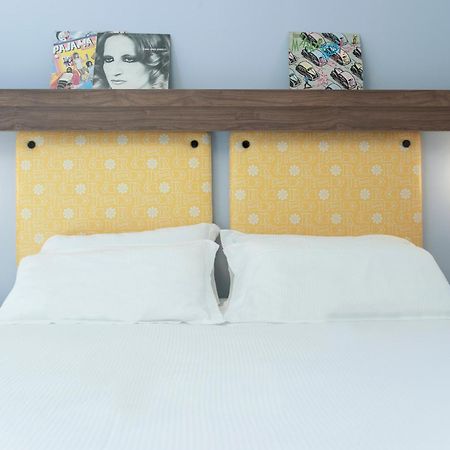 Hotel Jolly Roger Пиетра Лигуре Екстериор снимка