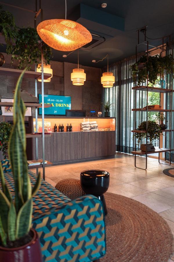 Hotel Jolly Roger Пиетра Лигуре Екстериор снимка