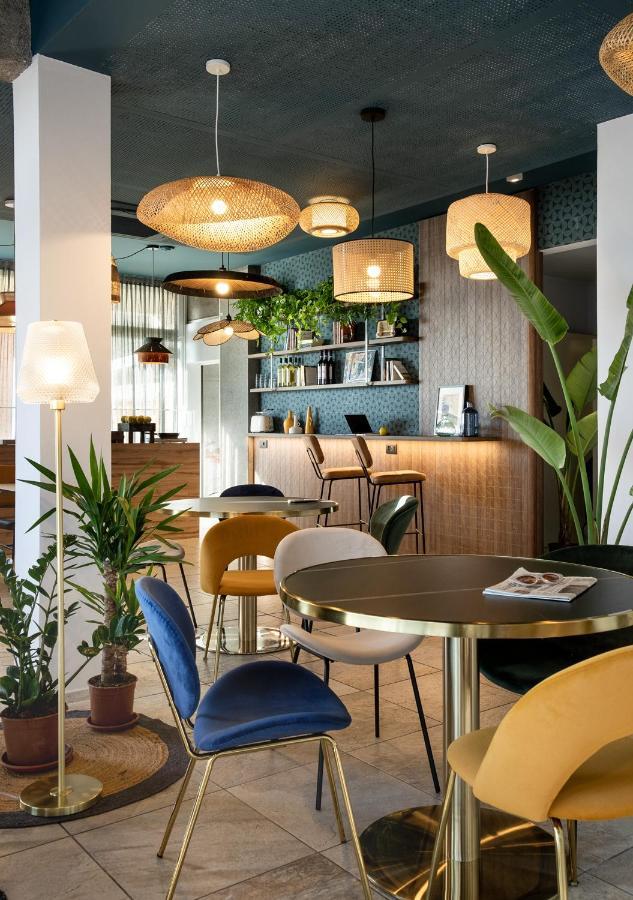 Hotel Jolly Roger Пиетра Лигуре Екстериор снимка