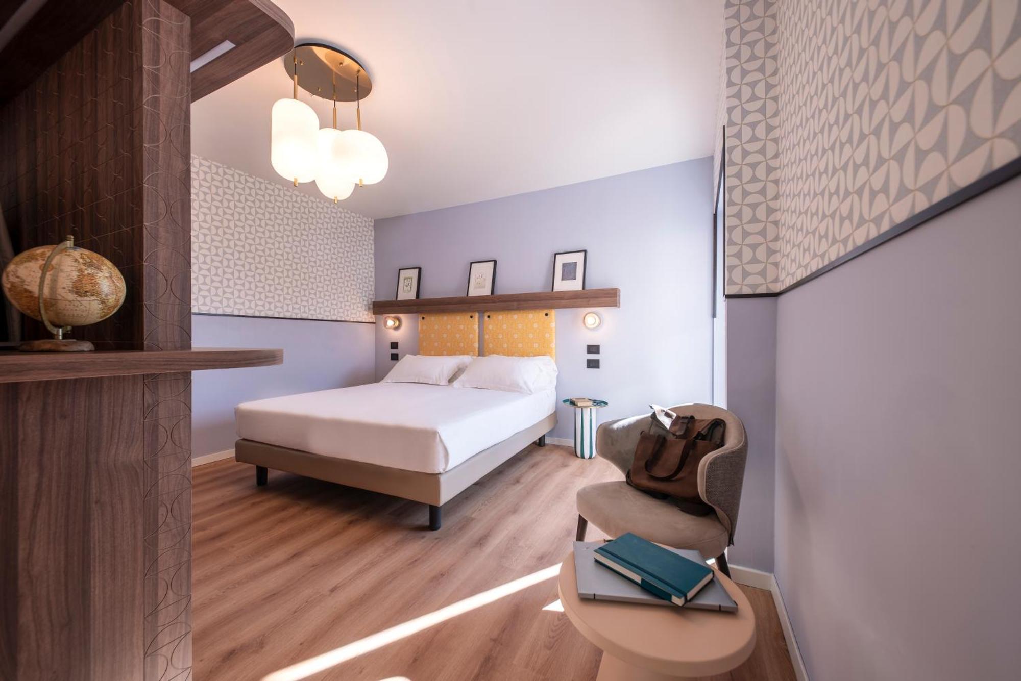 Hotel Jolly Roger Пиетра Лигуре Екстериор снимка